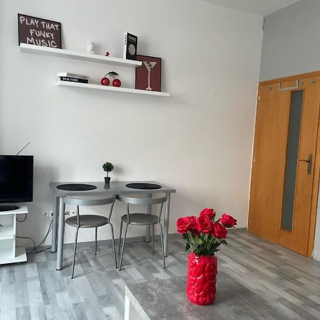 Tiffany Apartment In The City Center Братислава Экстерьер фото