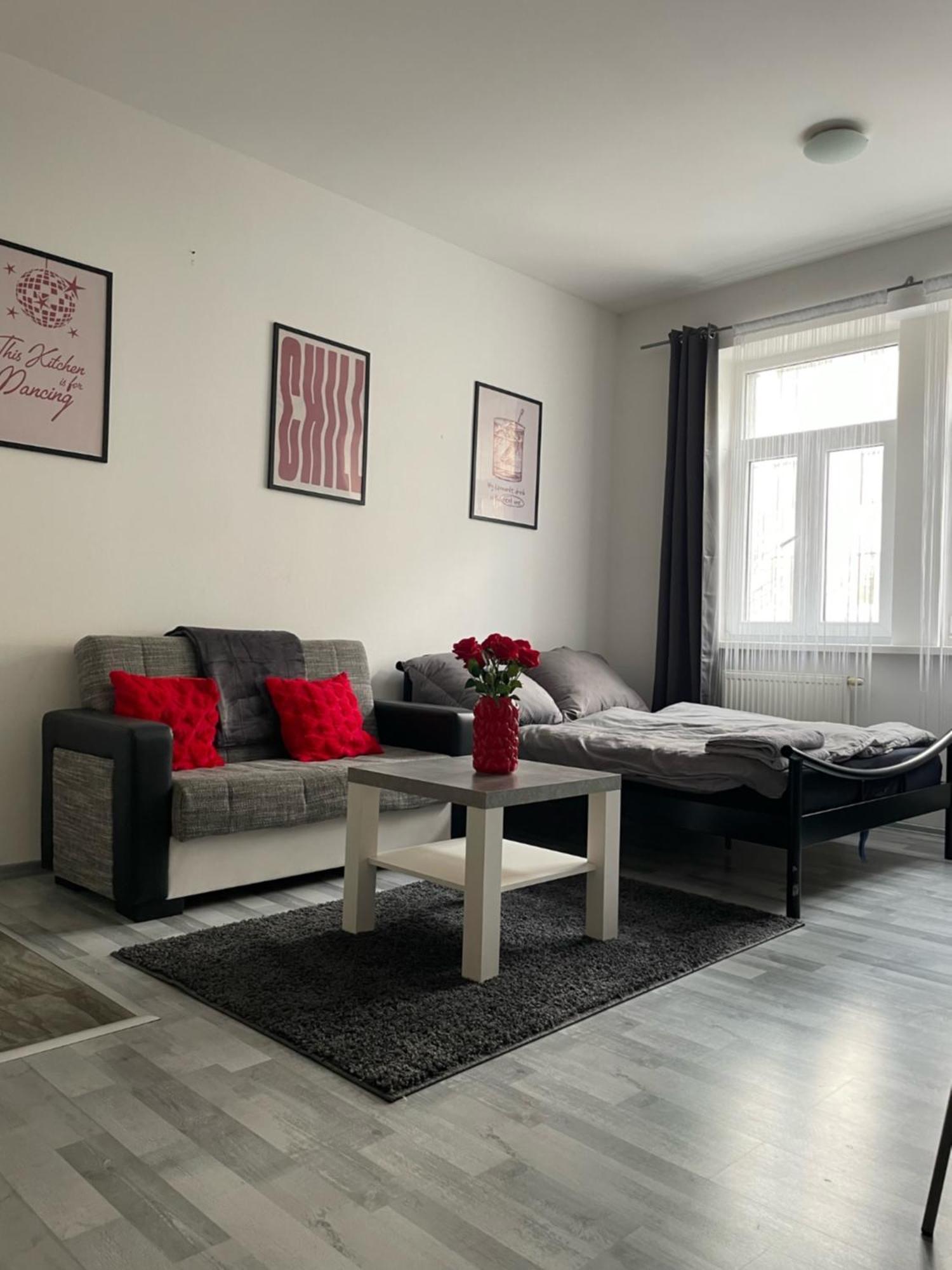 Tiffany Apartment In The City Center Братислава Экстерьер фото