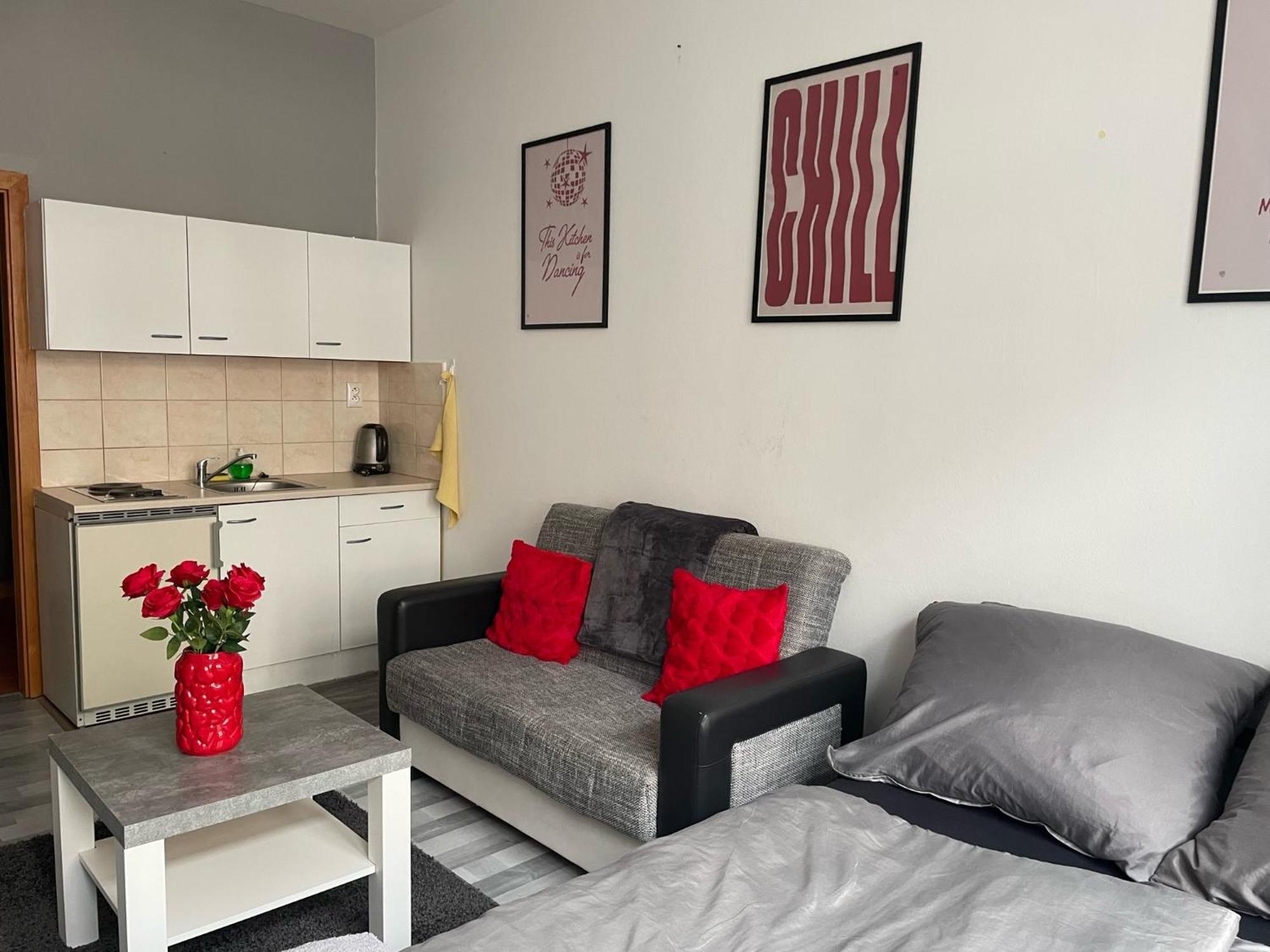 Tiffany Apartment In The City Center Братислава Экстерьер фото
