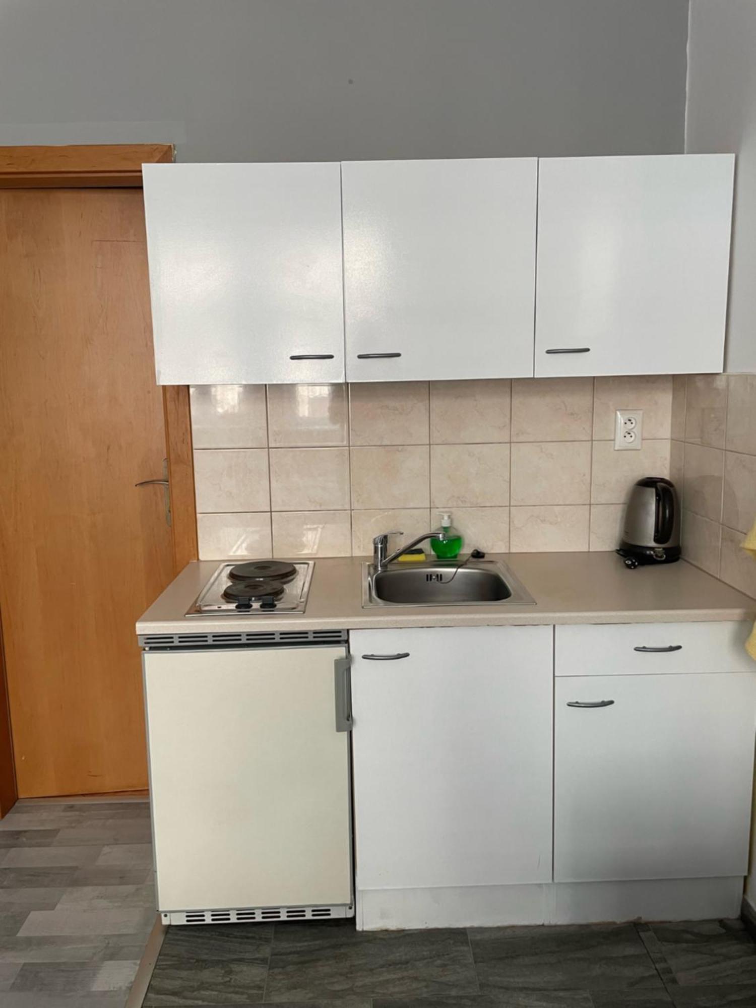 Tiffany Apartment In The City Center Братислава Экстерьер фото