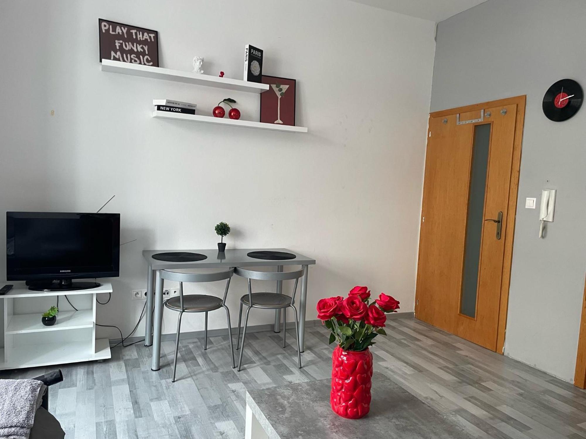 Tiffany Apartment In The City Center Братислава Экстерьер фото