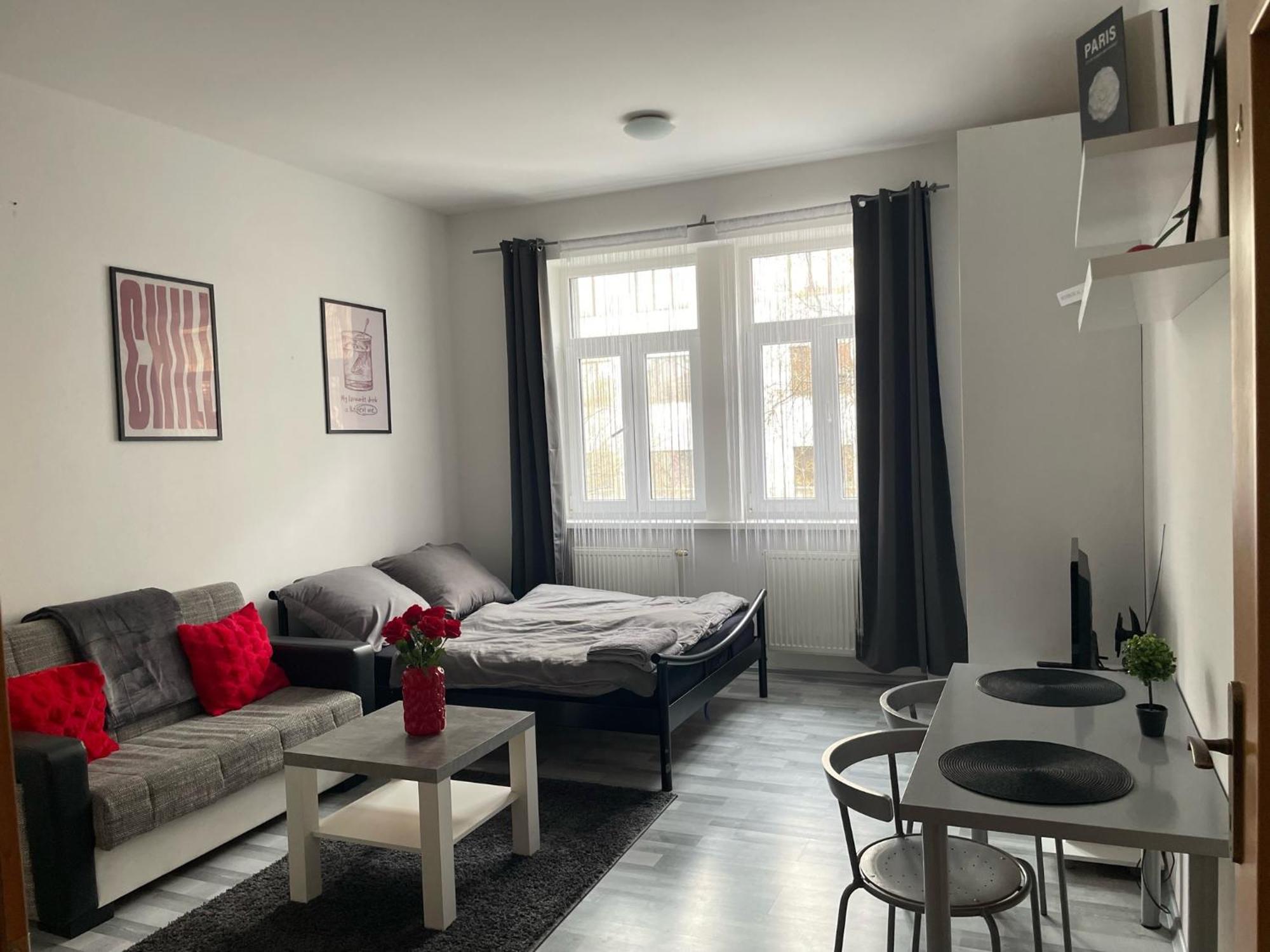 Tiffany Apartment In The City Center Братислава Экстерьер фото