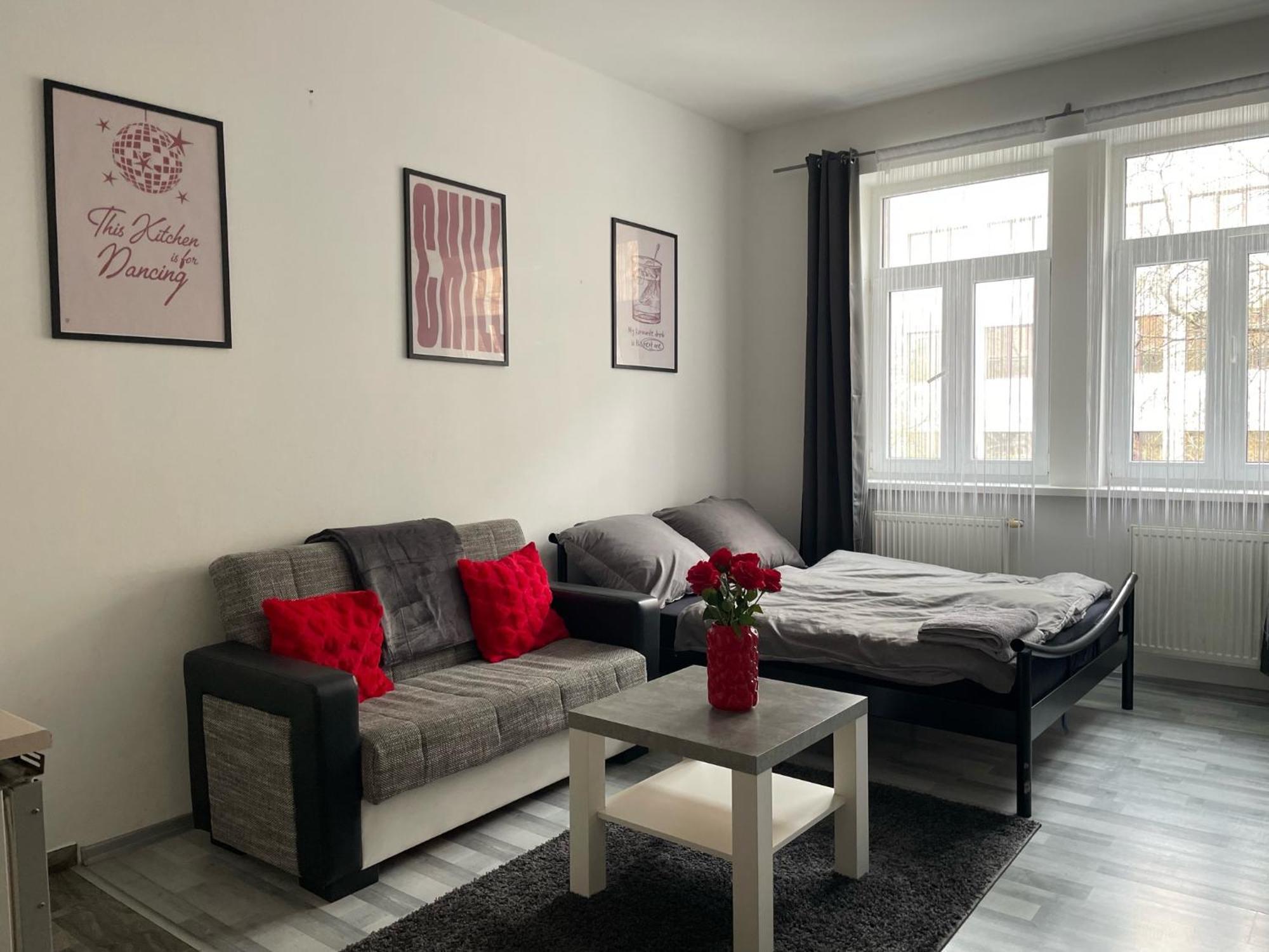 Tiffany Apartment In The City Center Братислава Экстерьер фото