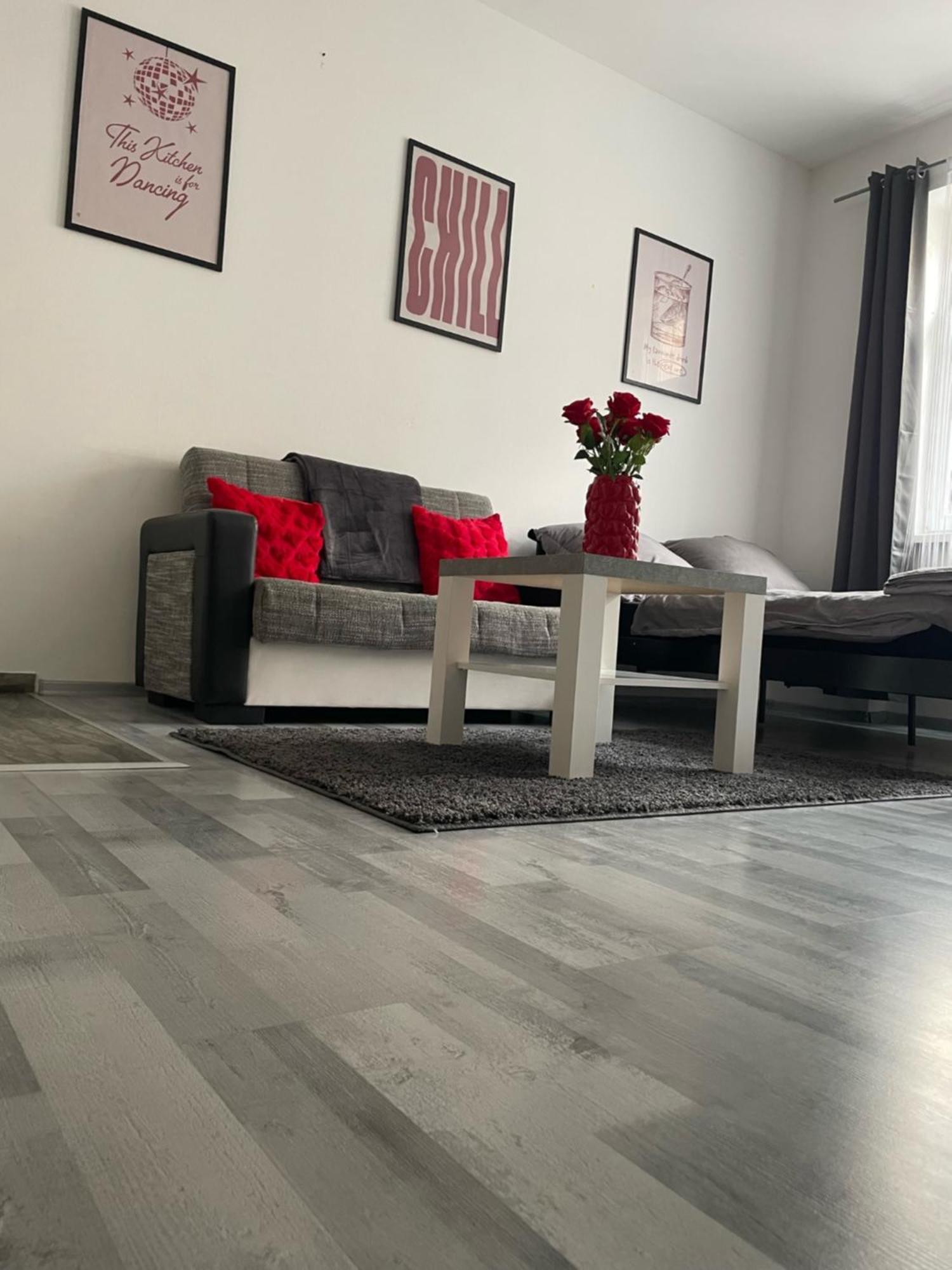 Tiffany Apartment In The City Center Братислава Экстерьер фото